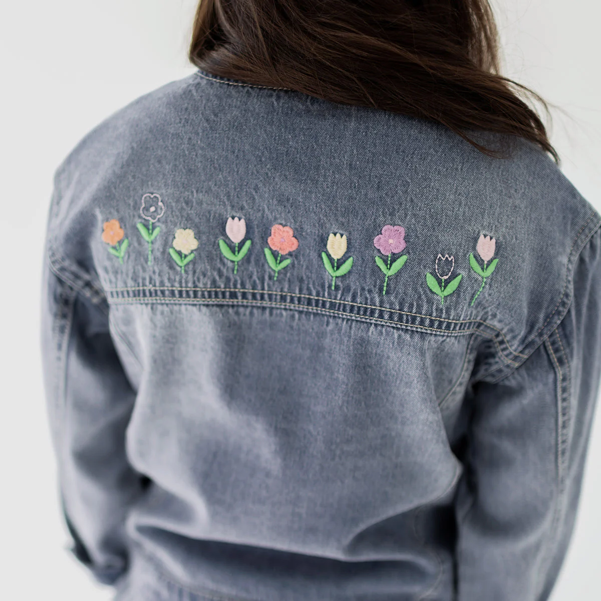 Blouson bleu en denim avec broderies, enfant - Image 3