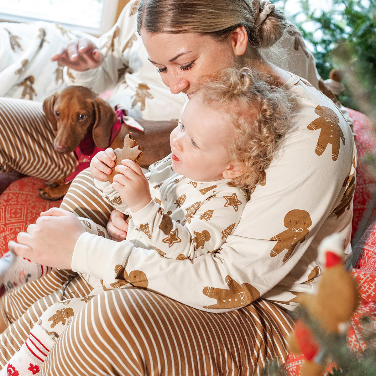 Haut de pyjama à manches longues crème à motif de pain d’épices en jersey extensible, adulte - Image 3