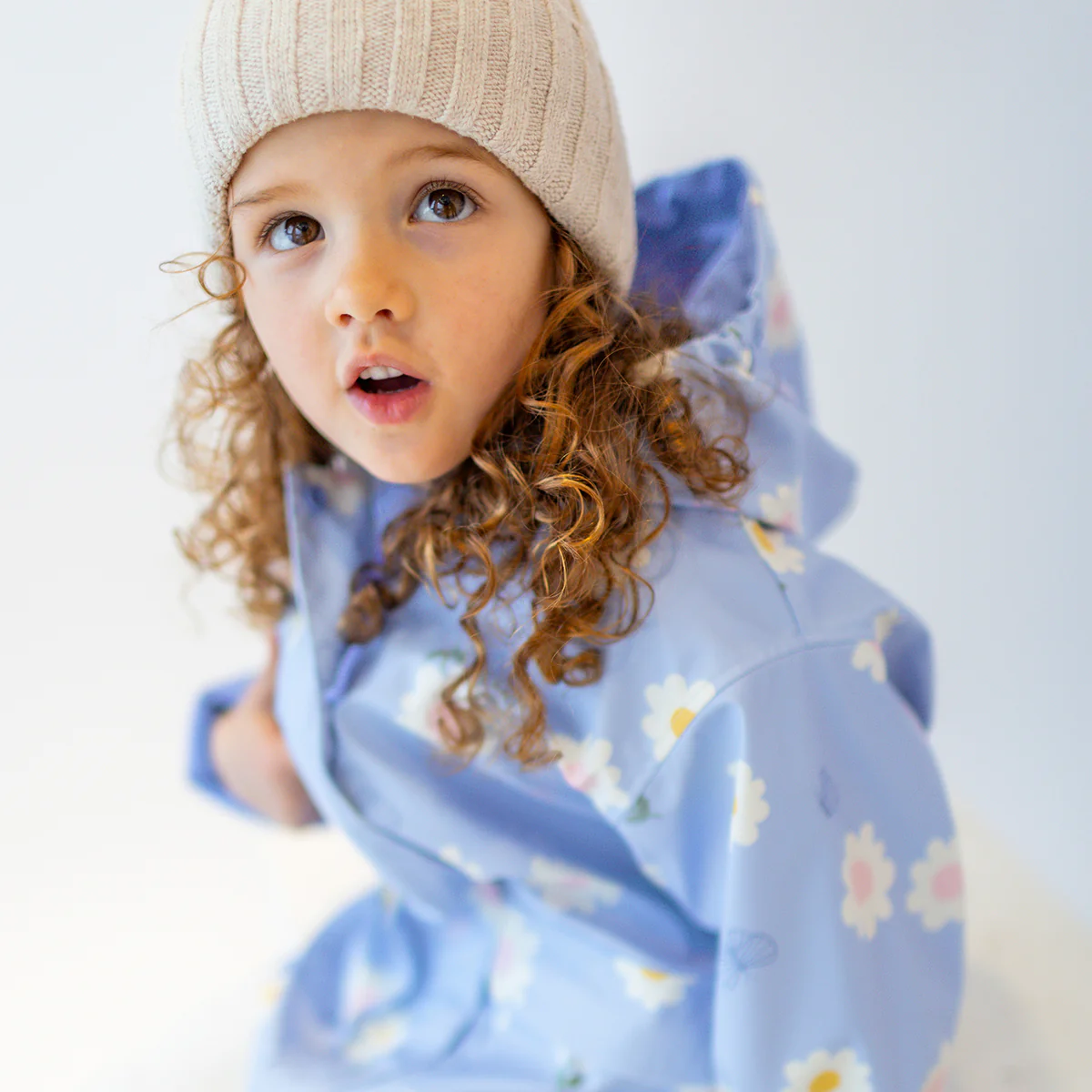 Manteau imperméable bleu pâle avec fleurs et papillons, enfant - Image 4