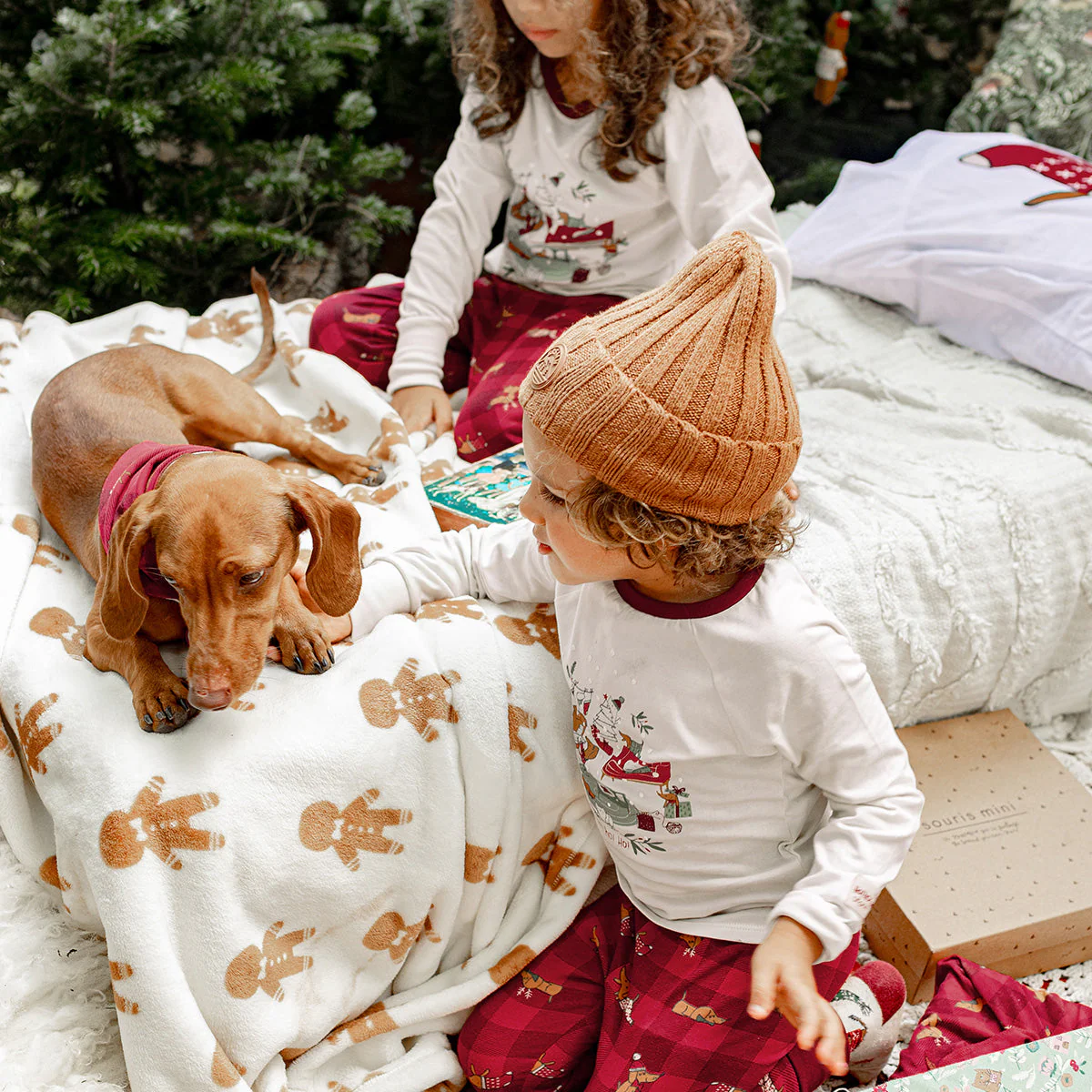 Pyjama des fêtes crème et rouge deux pièces à motif en coton, bébé - Image 2