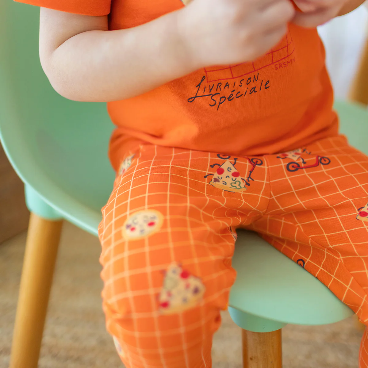 Pyjama deux pièces orange à motifs de pizzas, bébé - Image 6