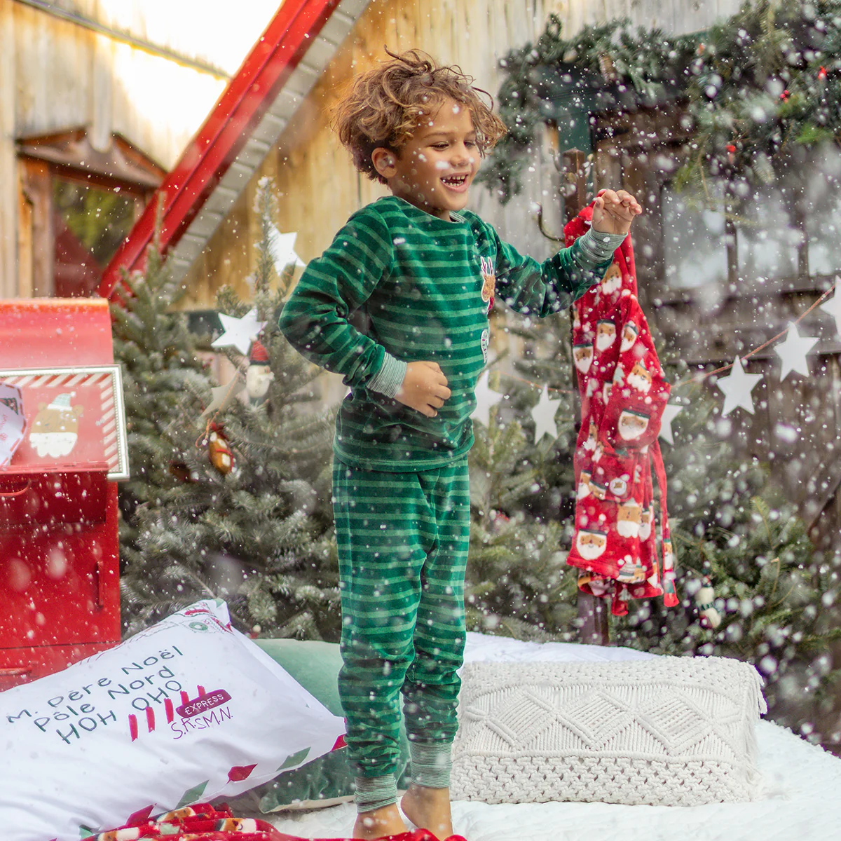 Pyjama deux pièces en velours vert à rayures, enfant - Image 4