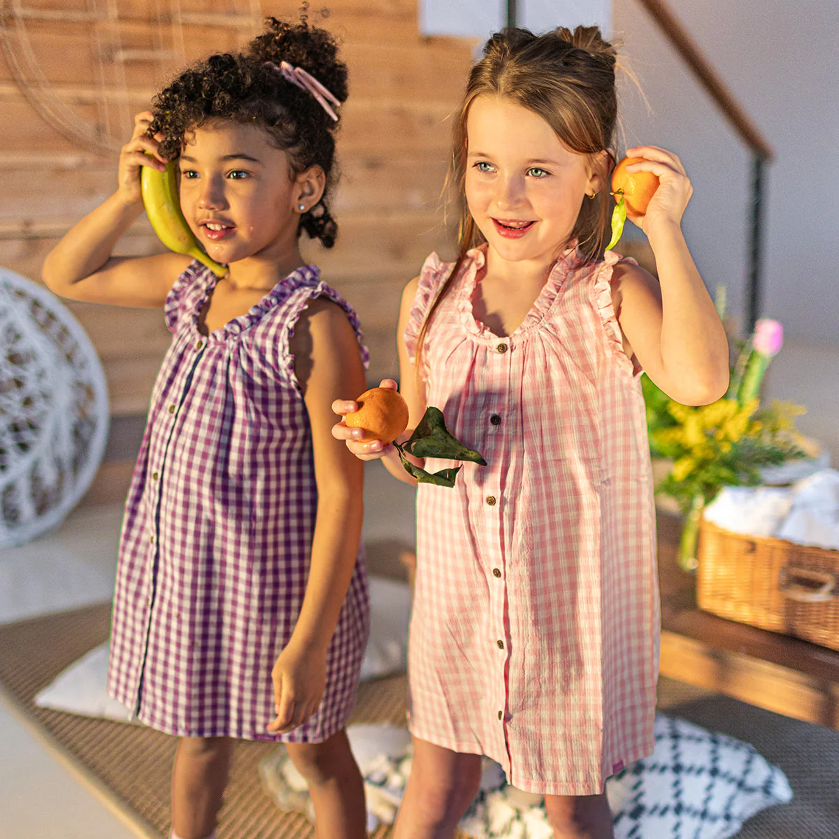 Robe à bretelles larges mauve et blanche à carreaux en seersucker, enfant - Image 3