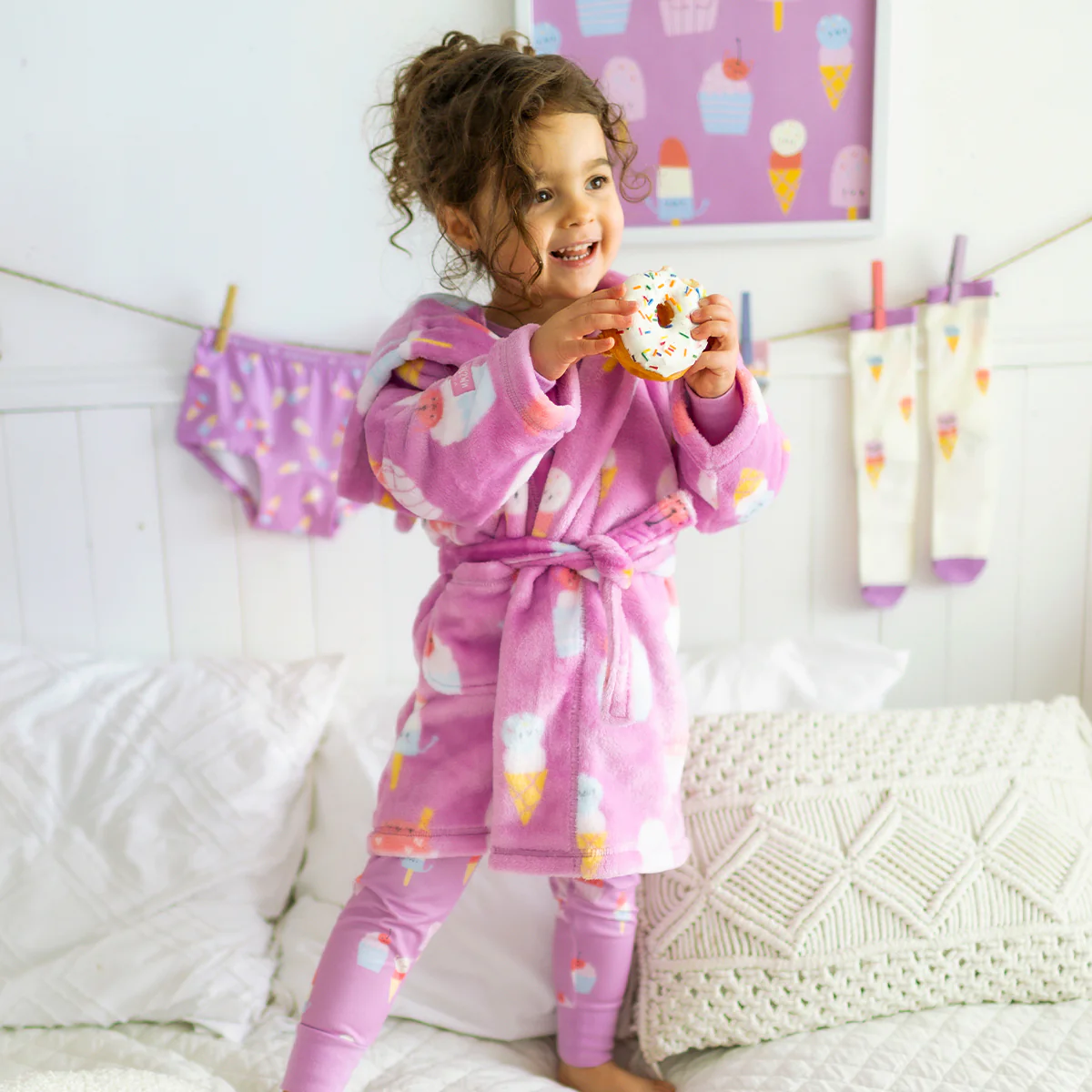 Robe de chambre mauve en peluche à motifs de friandises glacées, bébé - Image 3