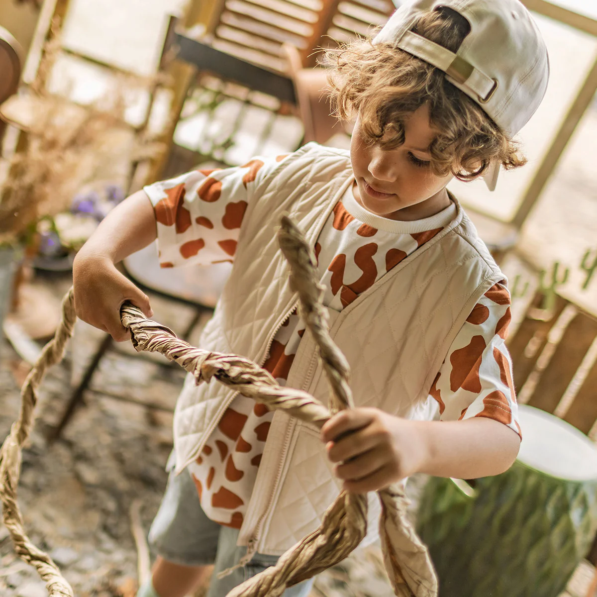 T-shirt crème et brun avec motif de vache, enfant - Image 3