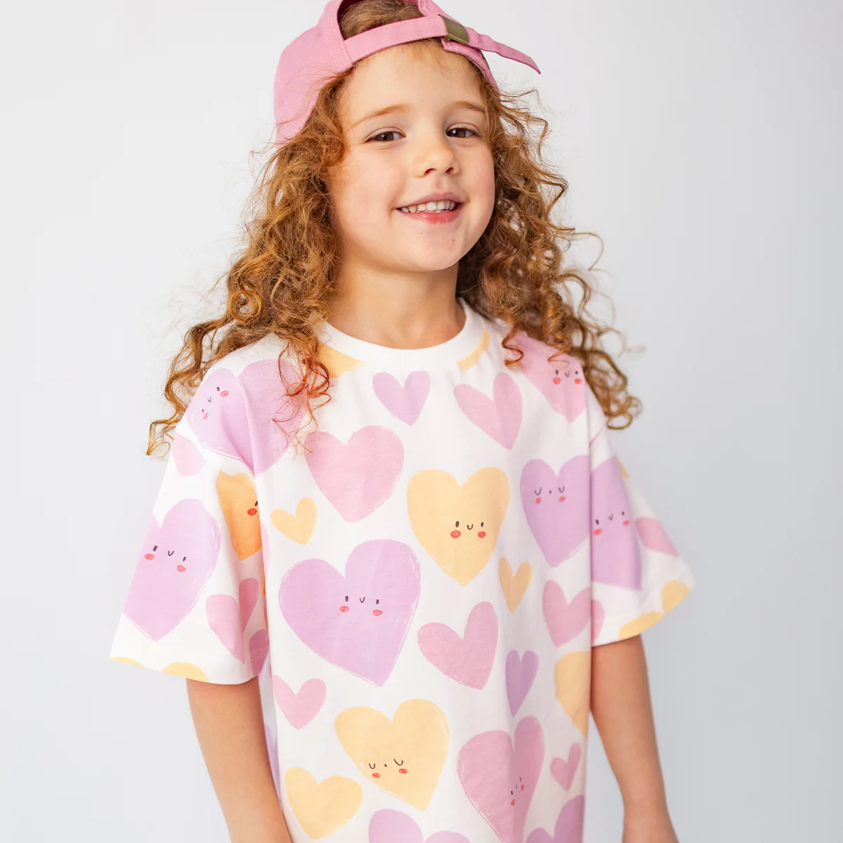 T-shirt crème à motifs de cœurs, enfant - Image 3