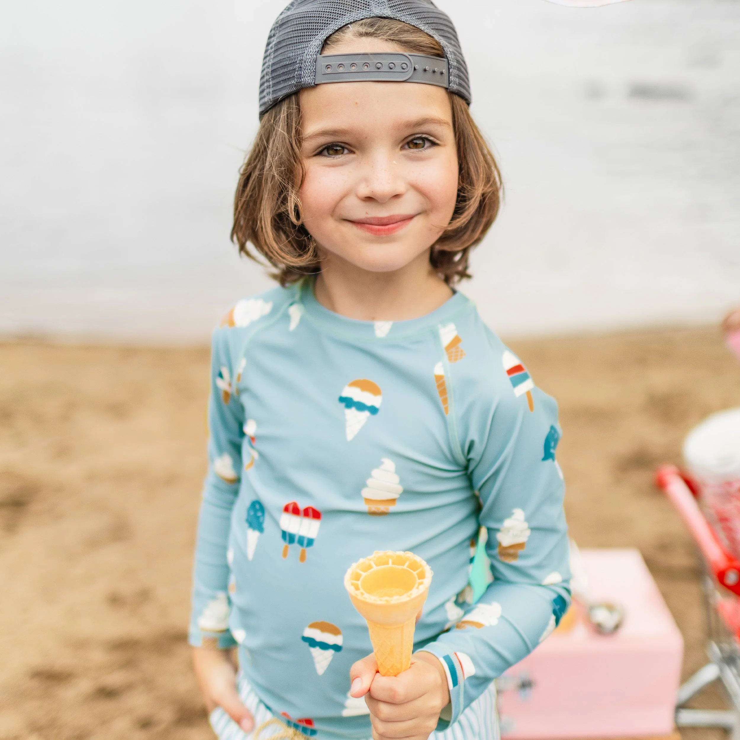 T-shirt de bain à manches longues bleu avec motif de friandises glacées, enfant - Image 2
